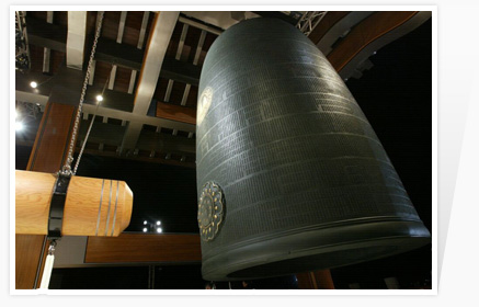 法鼓山法華鐘是當今世上最大的法華梵鐘，總重達25公噸.jpg