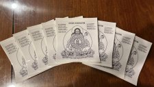 佛教慈悲志業基金會特別準備《唐東嘉波 防地震如意咒輪「靜電貼紙」結緣》，歡迎十方大眾免費請取。