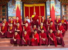 贊助尼泊爾加德滿都南卡穹宗寺廟喇嘛生活費之功德利益